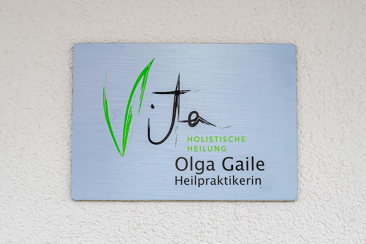 Praxisschild „Vita – Olga Gaile, Heilpraktikerin“